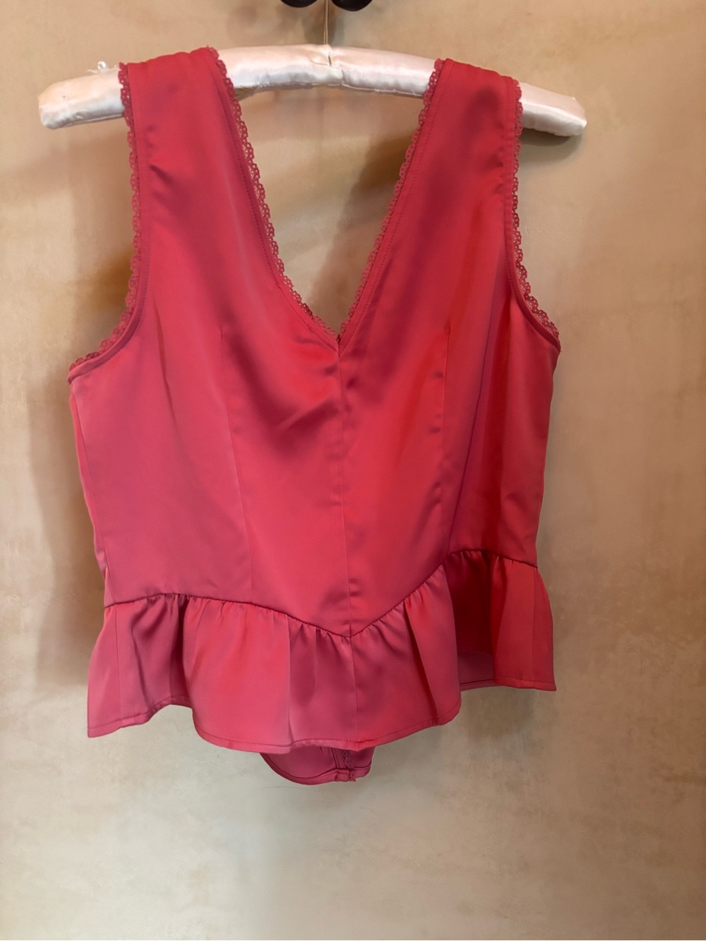 Guess Red-Orange Floral Embroidered V‑Neck Peplum Top - Picture 3 of 4